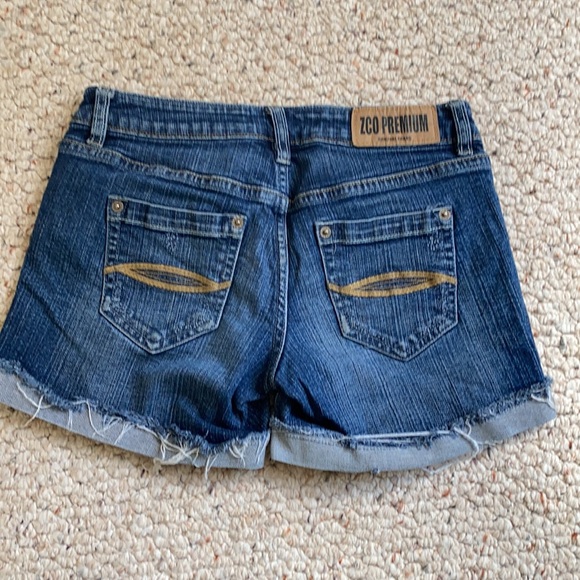 ZCO Distressed Denim Jean Shorts Size 3 - Picture 2 of 13